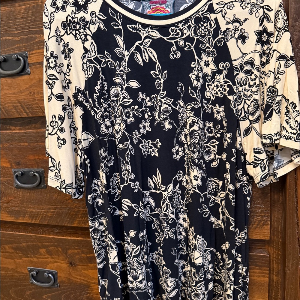 Johnny Was Black and Cream Short Sleeve Blouse